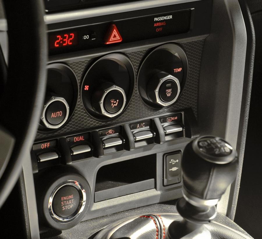  Subaru BRZ 2013 года  (US) (фото 9 из 100)